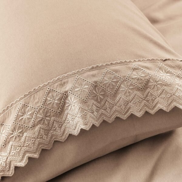 XI - 2 / SET DE SÁBANAS 4 PIEZAS C.E. CON BORDADO INGLES  PREMIUM (FARDO X 24 UNDS)