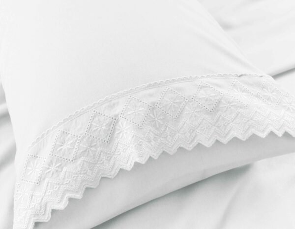 XI - 2 / SET DE SÁBANAS 4 PIEZAS C.E. CON BORDADO INGLES  PREMIUM (FARDO X 24 UNDS)