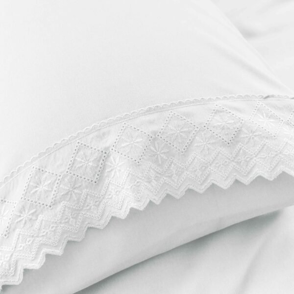 XI - 2 / SET DE SÁBANAS 4 PIEZAS C.E. CON BORDADO INGLES  PREMIUM (FARDO X 24 UNDS)