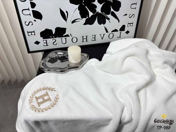 TP - 98F / TOALLA DE MICROFIBRA BLANCA HOTELERA 70 X 140 CM (FARDO X 15 DOC)