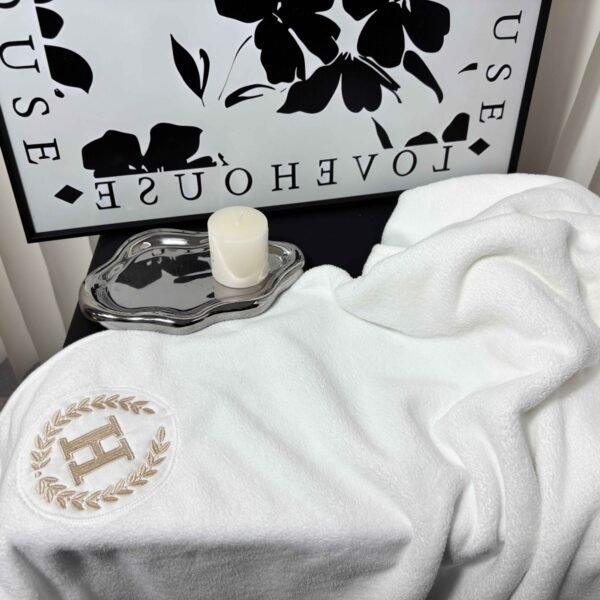 TP - 98F / TOALLA DE MICROFIBRA BLANCA HOTELERA 70 X 140 CM (FARDO X 15 DOC)