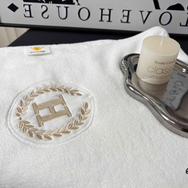 TP - 98F / TOALLA DE MICROFIBRA BLANCA HOTELERA 70 X 140 CM (FARDO X 15 DOC)