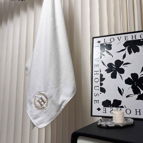 TP - 98F / TOALLA DE MICROFIBRA BLANCA HOTELERA 70 X 140 CM (FARDO X 15 DOC)