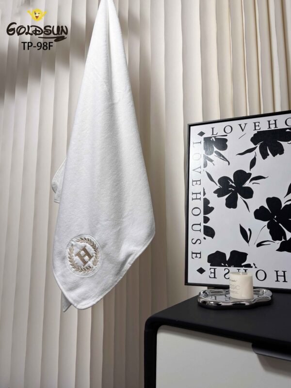 TP - 98F / TOALLA DE MICROFIBRA BLANCA HOTELERA 70 X 140 CM (FARDO X 15 DOC)