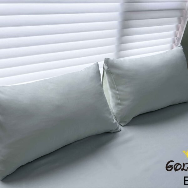 SET DE SABANAS 3 PIEZAS COLOR ENTERO ESTUCHE DE TELA (CAJA X 48 UNDS)