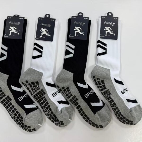 MEDIAS FUTSALERAS LARGAS ANTIDESLIZANTE BLANCO Y NEGRO (FARDO X 60 DOC)