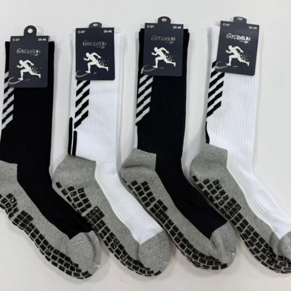 MEDIAS FUTSALERAS LARGAS ANTIDESLIZANTE BLANCO Y NEGRO (FARDO X 60 DOC)