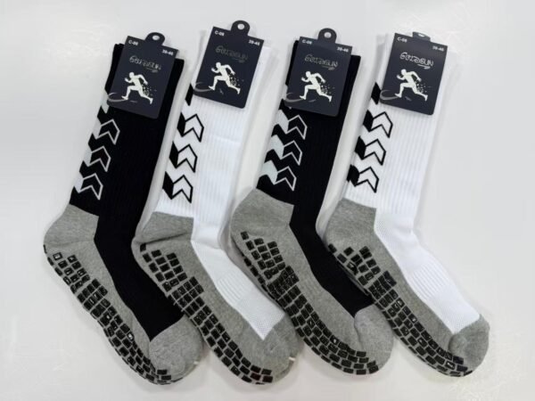 MEDIAS FUTSALERAS LARGAS ANTIDESLIZANTE BLANCO Y NEGRO (FARDO X 60 DOC)