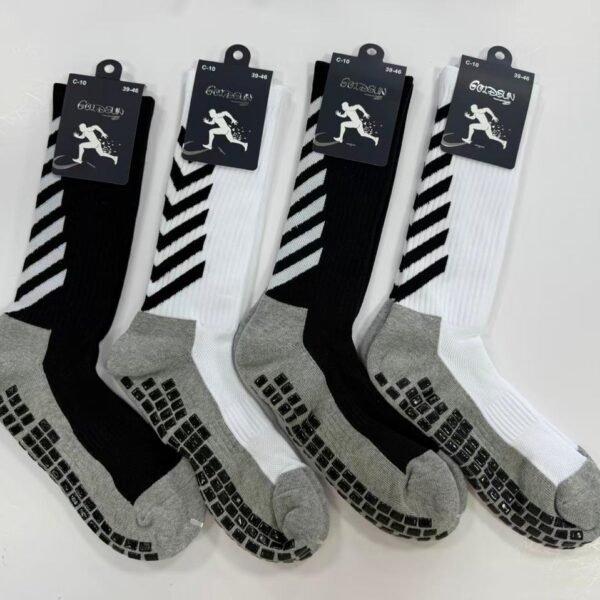 MEDIAS FUTSALERAS LARGAS ANTIDESLIZANTE BLANCO Y NEGRO (FARDO X 60 DOC)