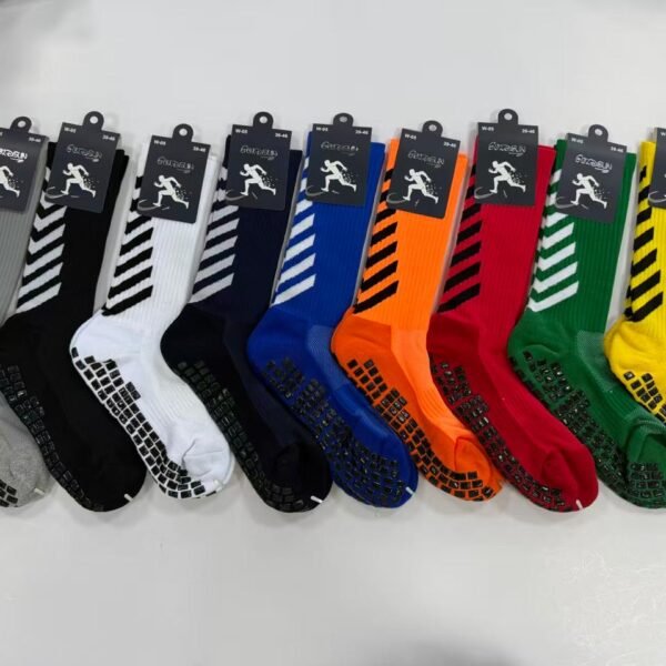 MEDIAS FUTSALERAS LARGAS ANTIDESLIZANTES EN COLORES (FARDO X 60 DOC)