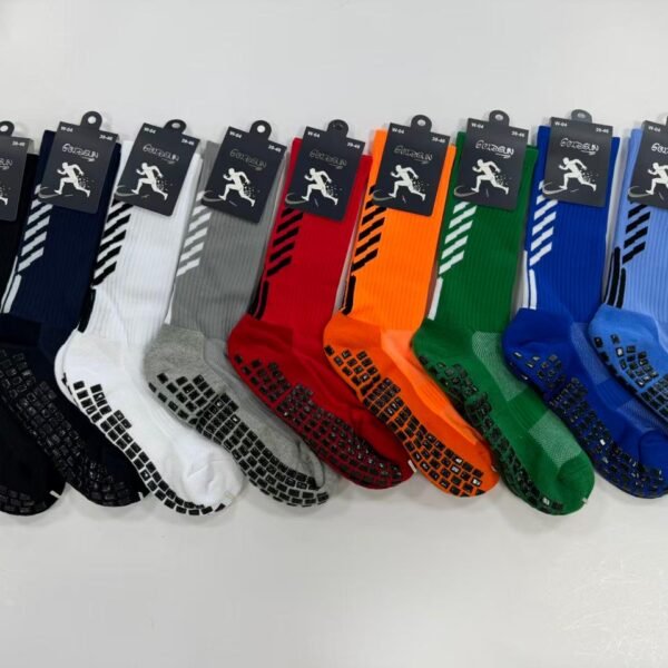 MEDIAS FUTSALERAS LARGAS ANTIDESLIZANTES EN COLORES (FARDO X 60 DOC)