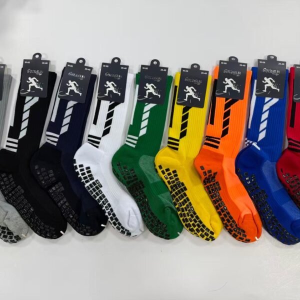 MEDIAS FUTSALERAS LARGAS ANTIDESLIZANTES EN COLORES (FARDO X 60 DOC)