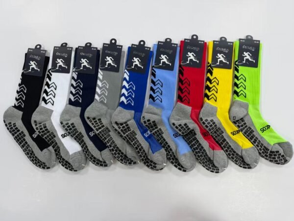 MEDIAS FUTSALERAS LARGAS ANTIDESLIZANTES EN COLORES (FARDO X 60 DOC)