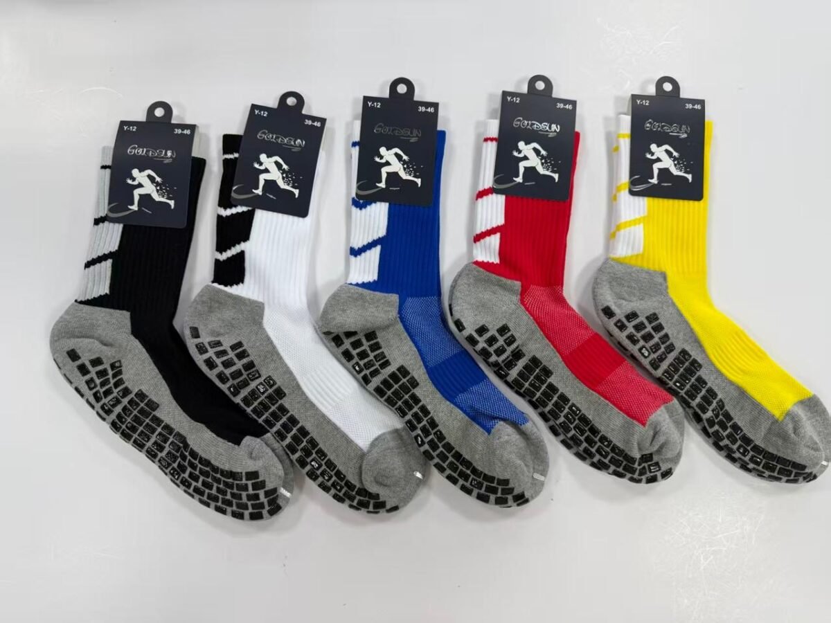 MEDIAS FUTSALERAS 3/4 ANTIDESLIZANTES EN COLORES (FARDO X 60 DOC)