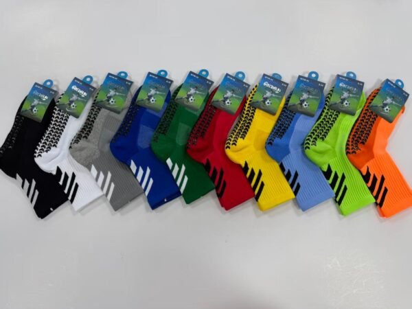 MEDIAS FUTSALERAS ANTIDESLIZANTES EN COLORES TALLA 8 - 10 (FARDO X 60 DOC)