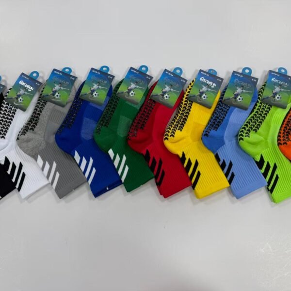 MEDIAS FUTSALERAS ANTIDESLIZANTES EN COLORES TALLA 8 - 10 (FARDO X 60 DOC)