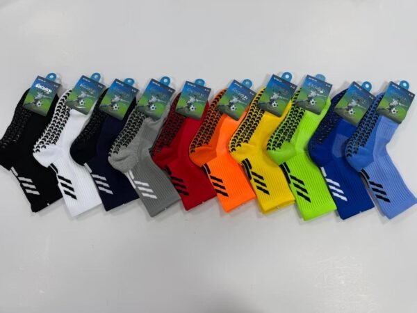 MEDIAS FUTSALERAS ANTIDESLIZANTES EN COLORES TALLA 8 - 10 (FARDO X 60 DOC)