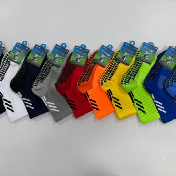 MEDIAS FUTSALERAS ANTIDESLIZANTES EN COLORES TALLA 8 - 10 (FARDO X 60 DOC)