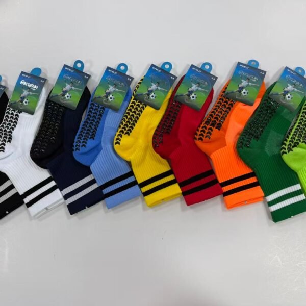 MEDIAS FUTSALERAS ANTIDESLIZANTES EN COLORES TALLAS 6 - 8 (FARDO X 60 DOC)