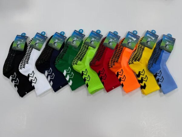 MEDIAS FUTSALERAS ANTIDESLIZANTES EN COLORES TALLAS 6 - 8 (FARDO X 60 DOC)
