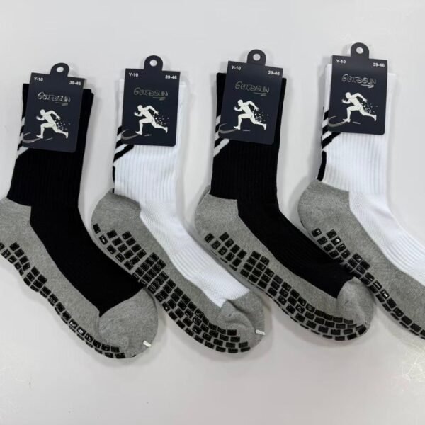 MEDIAS FUTSALERAS 3/4 ANTIDESLIZANTES BLANCO Y NEGRO (FARDO X 60 DOC)