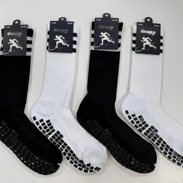 MEDIAS FUTSALERAS LARGAS ANTIDESLIZANTE BLANCO Y NEGRO (FARDO X 60 DOC)