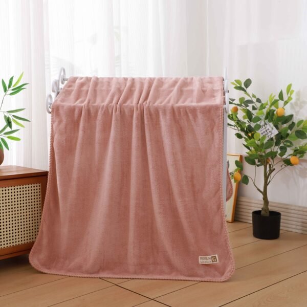 TOALLÓN MICROFIBRA C.E. CON RIBETE 90X160 CM (FARDO X 15 DOC)