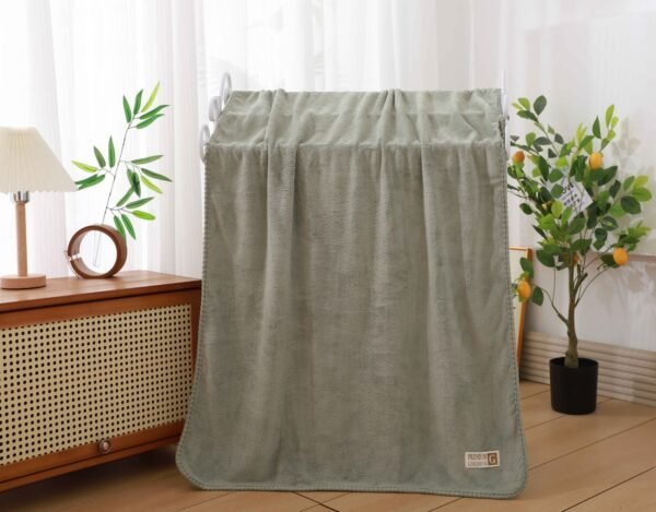 TOALLÓN MICROFIBRA C.E. CON RIBETE 90X160 CM (FARDO X 15 DOC)