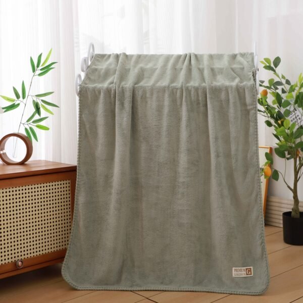 TOALLÓN MICROFIBRA C.E. CON RIBETE 90X160 CM (FARDO X 15 DOC)