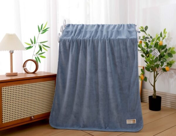 TOALLÓN MICROFIBRA C.E. CON RIBETE 90X160 CM (FARDO X 15 DOC)