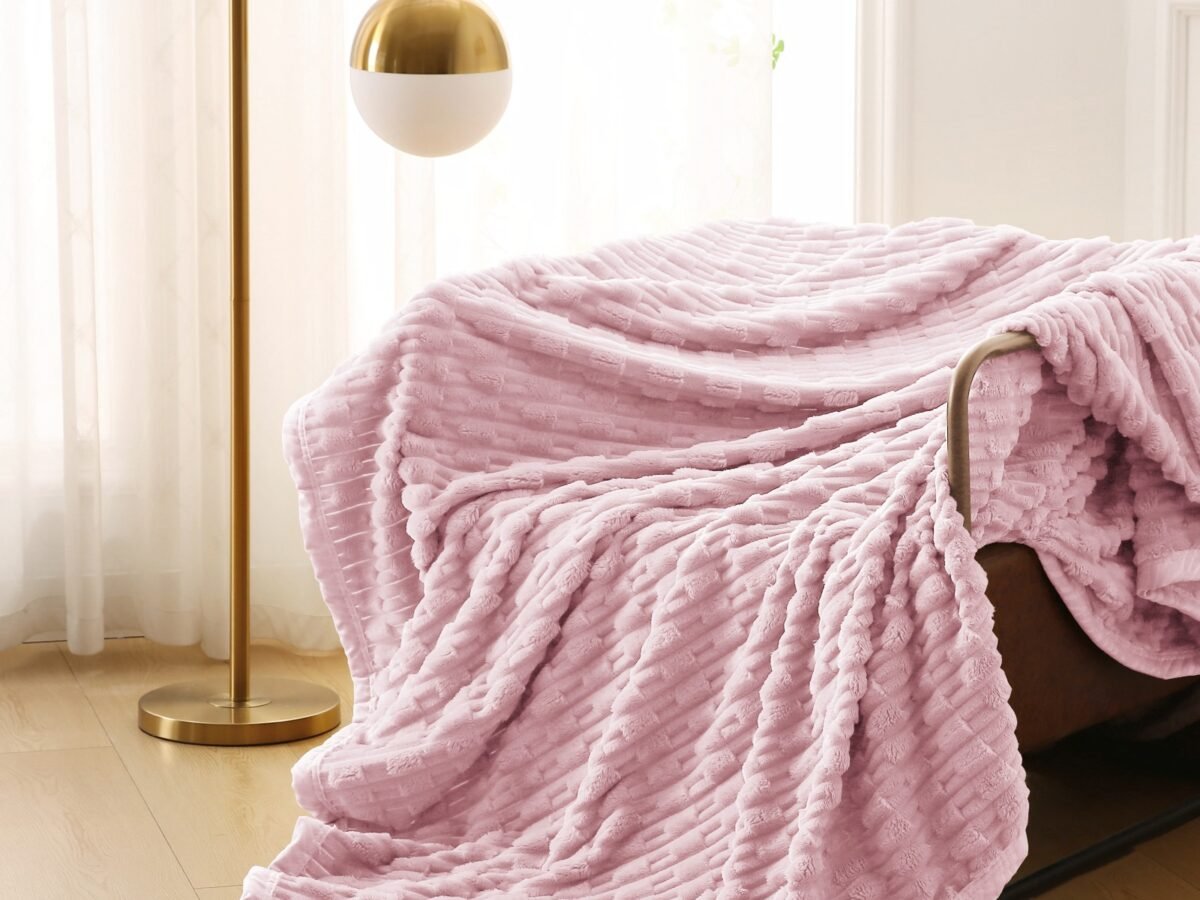 MANTA PREMIUM ANTIALERGICA ALTO RELIEVE MODELO PIÑA (FARDO X 48 UNDS)