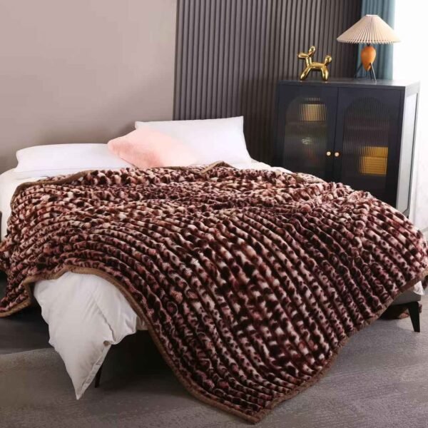 MANTA PREMIUM ANTIALERGICA ALTO RELIEVE ANIMAL PRINT (FARDO X 48 UNDS)