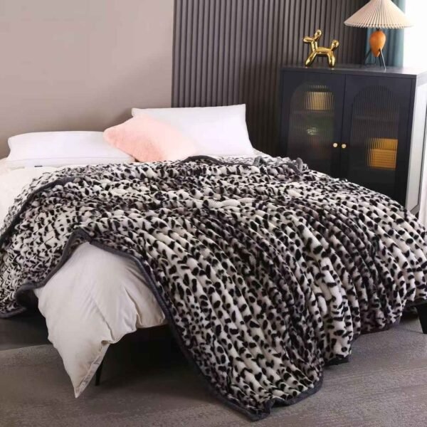 MANTA PREMIUM ANTIALERGICA ALTO RELIEVE ANIMAL PRINT (FARDO X 48 UNDS)