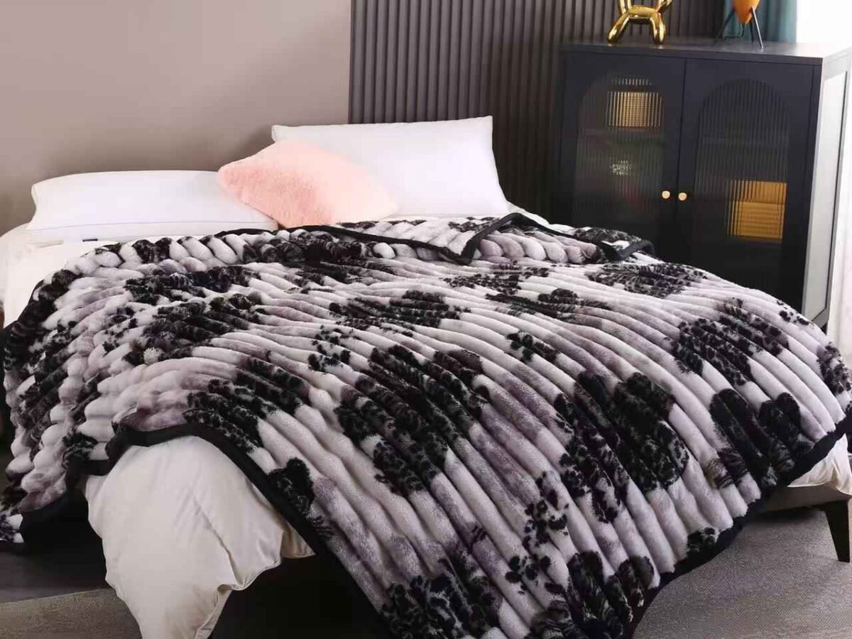 MANTA PREMIUM ANTIALERGICA ALTO RELIEVE ANIMAL PRINT (FARDO X 48 UNDS)