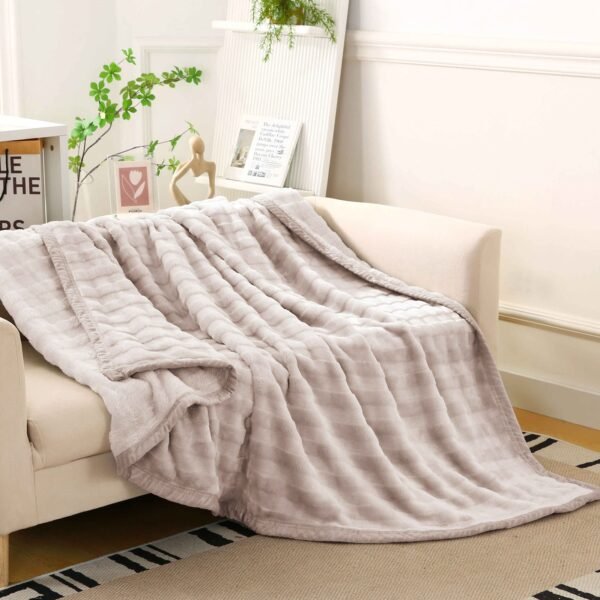 MANTA PREMIUM ANTIALERGICA ALTO RELIEVE EN LINEAS (FARDO X 48 UNDS)