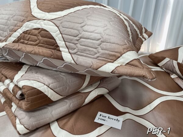 SET DE COBERTOR 7 PIEZAS QUEEN (FARDO X 16 UNDS)