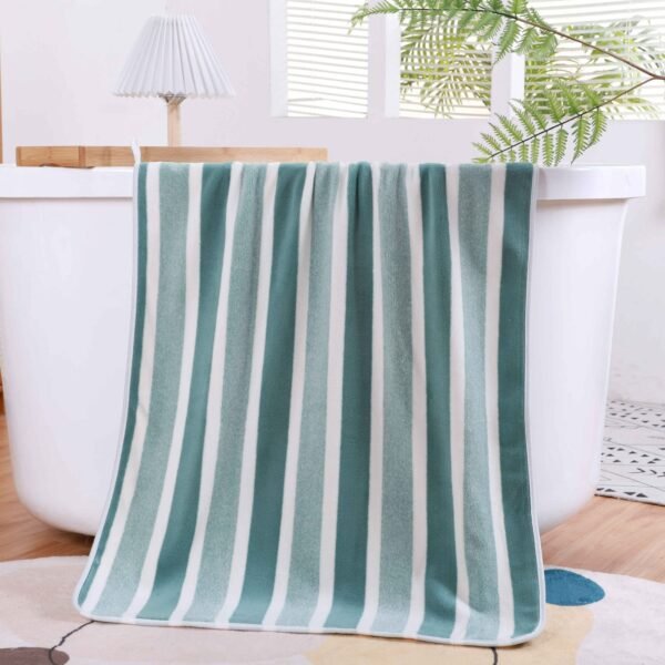 TOALLA DE MICROFIBRA RAYADA MEDIDA 70 X 140 CM (FARDO X 20 DOC)