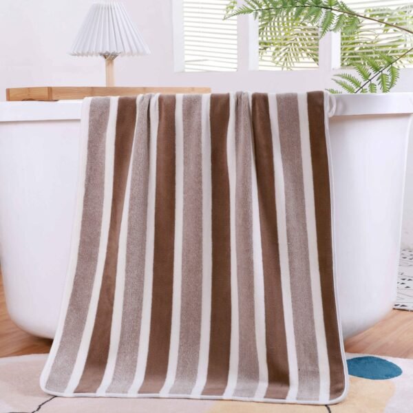 TOALLA DE MICROFIBRA RAYADA MEDIDA 70 X 140 CM (FARDO X 20 DOC)