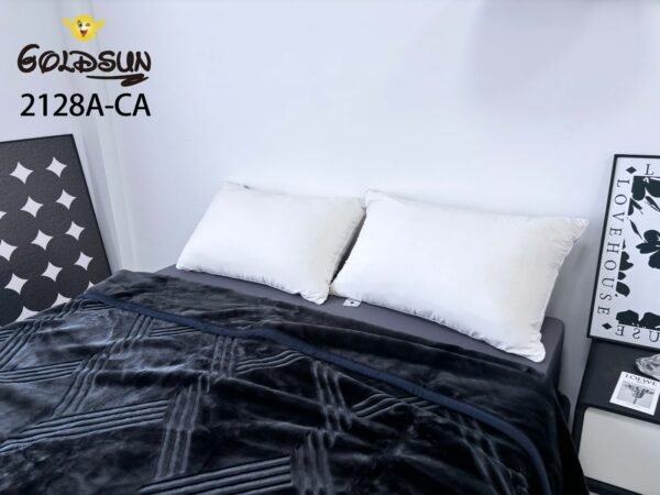 FRAZADA DE TERCIOPELO MODELO COREANO 1 PAÑO 6 KG COLOR ENTERO (CAJA X 9 UNDS)