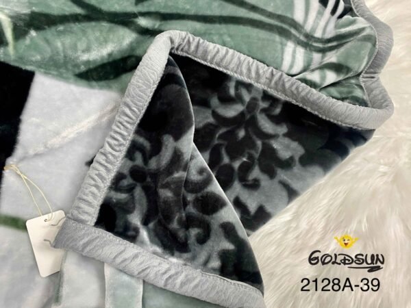 FRAZADA DE TERCIOPELO DOBLE CARA 2 PAÑOS 3KG (FARDO X 32 UNDS)