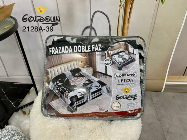FRAZADA DE TERCIOPELO DOBLE CARA 2 PAÑOS 3KG (FARDO X 32 UNDS)